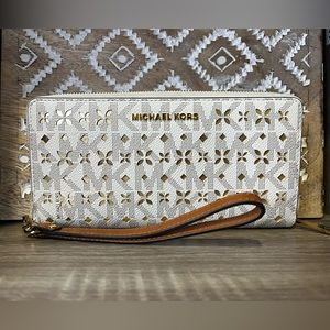 NWT MICHAEL KORS JET SET TRAVEL CONTINENTAL WRISTLET